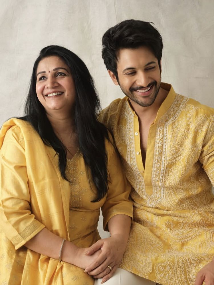 Elegant Yellow Embroidered Kurta for Men – Traditional Style