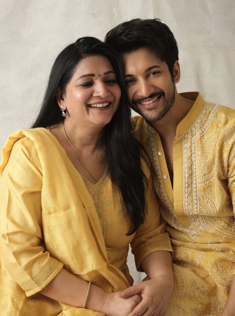 Elegant Yellow Embroidered Kurta for Men – Traditional Style