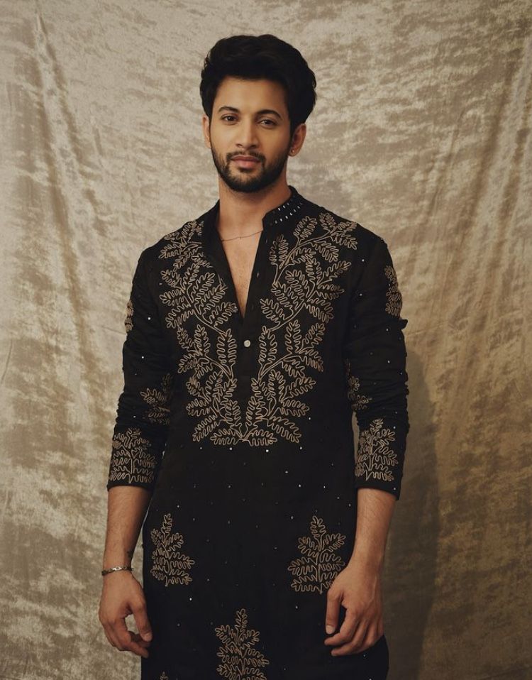 Elegant Black Kurta for Men – Perfect for Weddings & Festivals