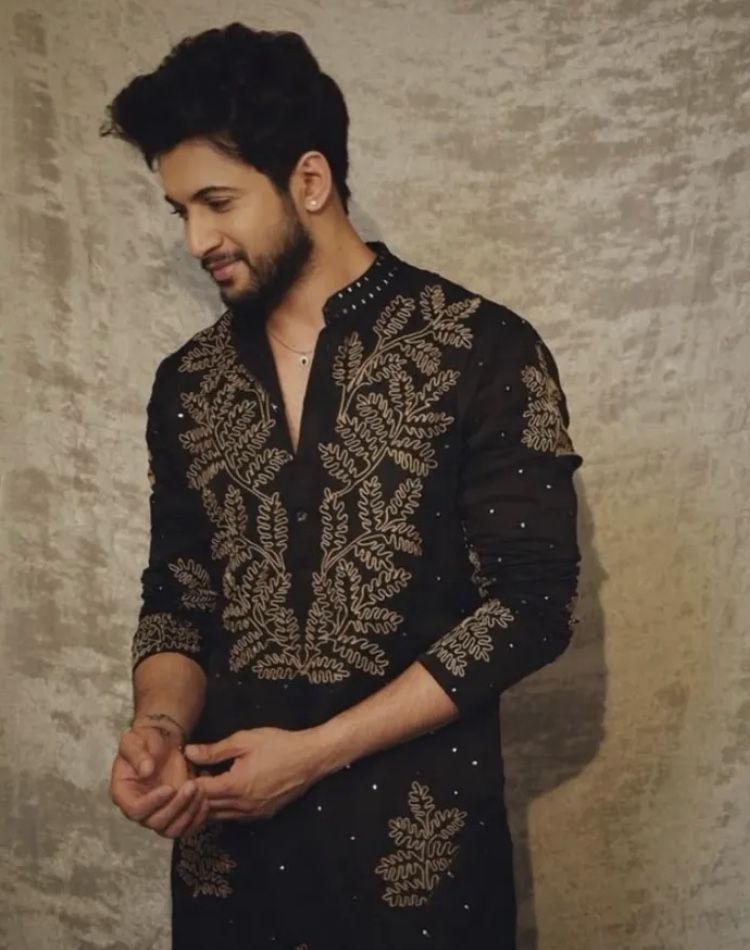 Elegant Black Kurta for Men – Perfect for Weddings & Festivals