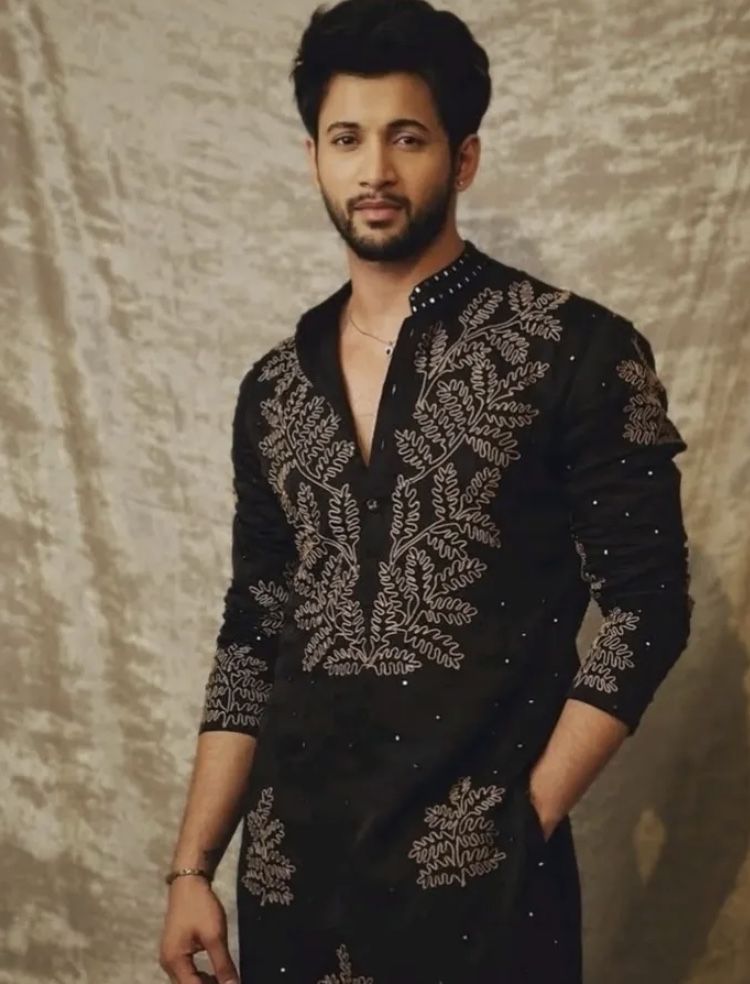 Elegant Black Kurta for Men – Perfect for Weddings & Festivals