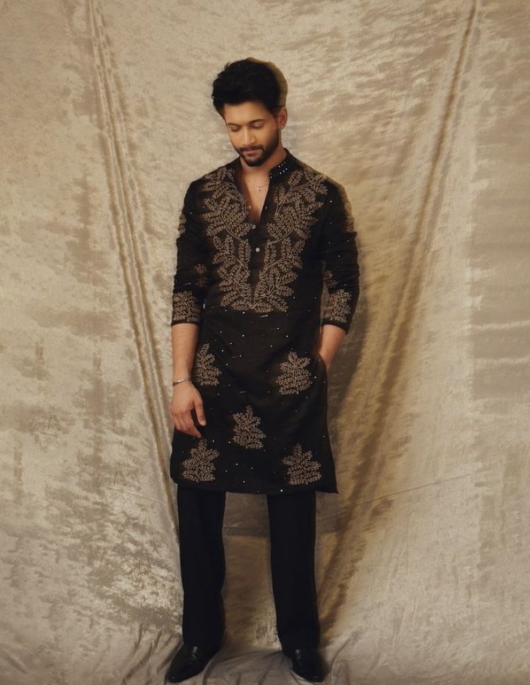 Elegant Black Kurta for Men – Perfect for Weddings & Festivals