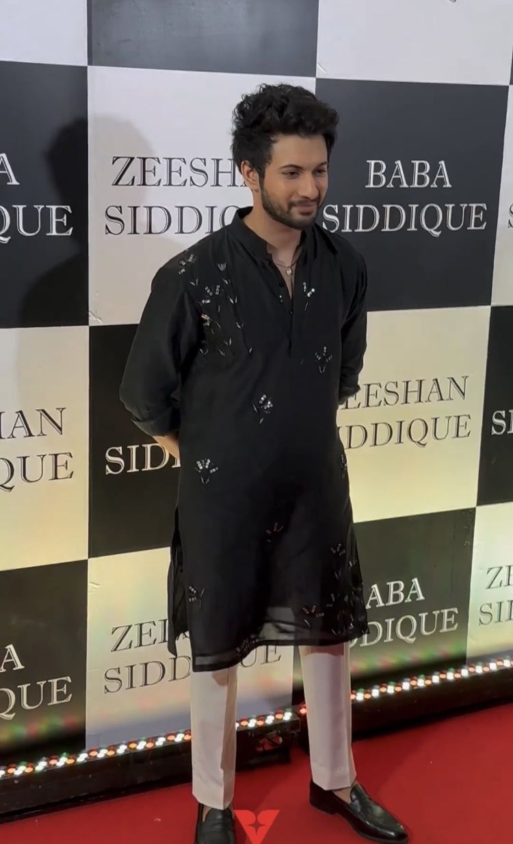 Stylish Black Kurta for Men – Minimal & Classy Design